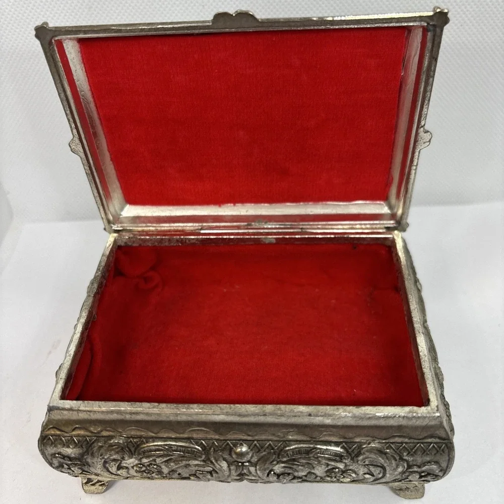 Vintage Metal Red Felt Lined Trinket/Jewelry Box
